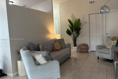 Купить виллу или дом в Майами, Флорида 3 спальни, 108.42м2, № 1945230 - фото 6