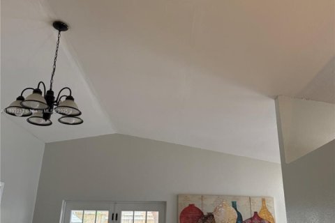 Купить виллу или дом в Майами, Флорида 3 спальни, 108.42м2, № 1945230 - фото 5