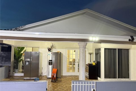 Купить виллу или дом в Майами, Флорида 3 спальни, 108.42м2, № 1945230 - фото 15