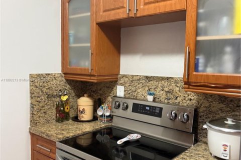 Купить виллу или дом в Майами, Флорида 3 спальни, 108.42м2, № 1945230 - фото 20