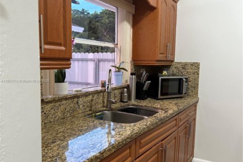 Купить виллу или дом в Майами, Флорида 3 спальни, 108.42м2, № 1945230 - фото 12