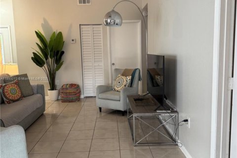 Купить виллу или дом в Майами, Флорида 3 спальни, 108.42м2, № 1945230 - фото 7