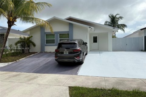 Купить виллу или дом в Майами, Флорида 3 спальни, 108.42м2, № 1945230 - фото 2