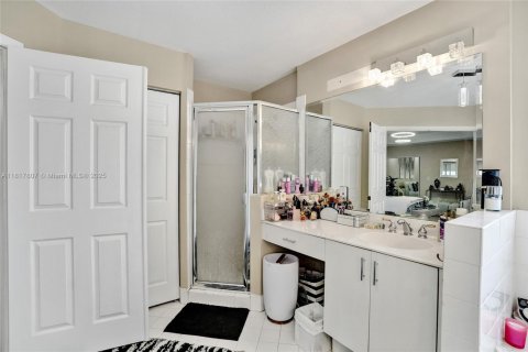 House in Doral, Florida 4 bedrooms, 195.56 sq.m. № 1774447 - photo 27