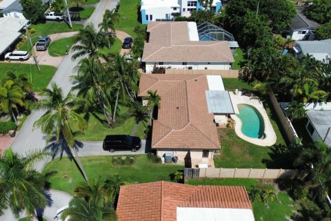 House in Lighthouse Point, Florida 2 bedrooms, 122.54 sq.m. № 2399827 - photo 15