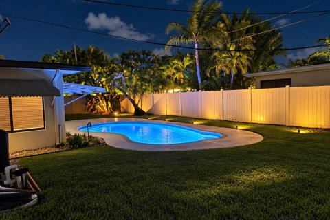 House in Lighthouse Point, Florida 2 bedrooms, 122.54 sq.m. № 2399827 - photo 18