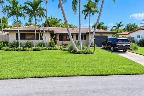 House in Lighthouse Point, Florida 2 bedrooms, 122.54 sq.m. № 2399827
