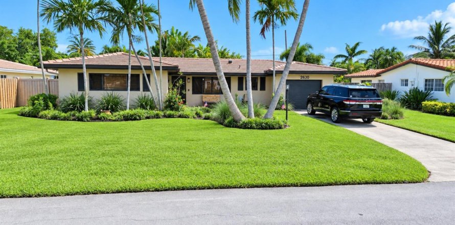 House in Lighthouse Point, Florida 2 bedrooms, 122.54 sq.m. № 2399827