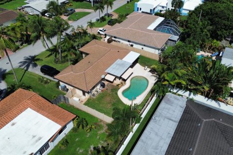 House in Lighthouse Point, Florida 2 bedrooms, 122.54 sq.m. № 2399827 - photo 14