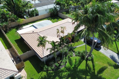 House in Lighthouse Point, Florida 2 bedrooms, 122.54 sq.m. № 2399827 - photo 2