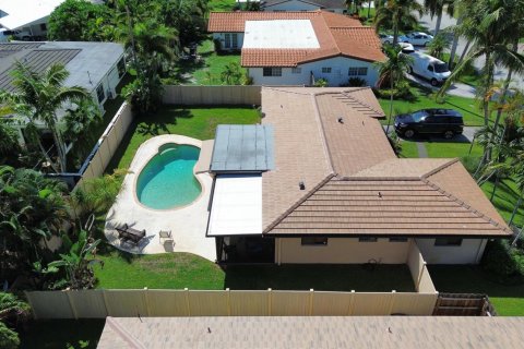 House in Lighthouse Point, Florida 2 bedrooms, 122.54 sq.m. № 2399827 - photo 3