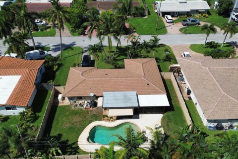House in Lighthouse Point, Florida 2 bedrooms, 122.54 sq.m. № 2399827 - photo 4