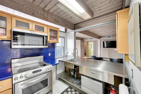 House in Lauderdale-by-the-Sea, Florida 2 bedrooms, 192.59 sq.m. № 2177378 - photo 23
