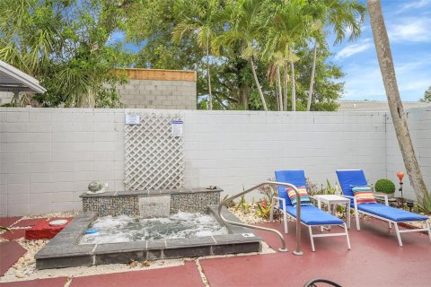 House in Lauderdale-by-the-Sea, Florida 2 bedrooms, 192.59 sq.m. № 2177378 - photo 30