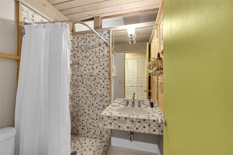 House in Lauderdale-by-the-Sea, Florida 2 bedrooms, 192.59 sq.m. № 2177378 - photo 10