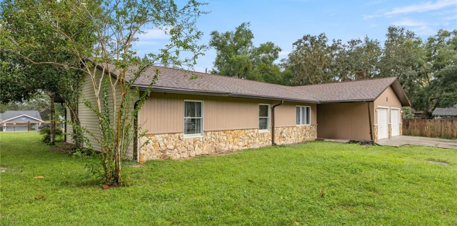 Villa ou maison à Silver Springs Shores, Floride 4 chambres, 182.83 m2 № 1649870