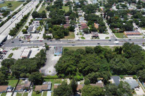 Commercial property in Miami Gardens, Florida № 1987262 - photo 10