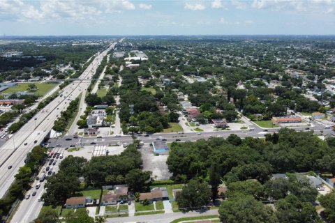 Commercial property in Miami Gardens, Florida № 1987262 - photo 9