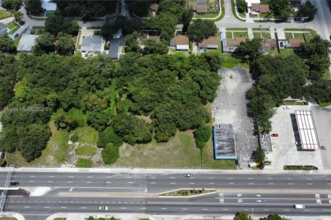 Commercial property in Miami Gardens, Florida № 1987262 - photo 12