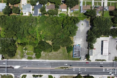 Commercial property in Miami Gardens, Florida № 1987262 - photo 13