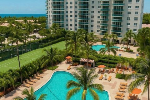 Condo in Sunny Isles Beach, Florida, 1 bedroom  № 2042126 - photo 16