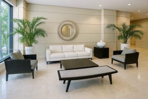Condo in Sunny Isles Beach, Florida, 1 bedroom  № 2042126 - photo 19
