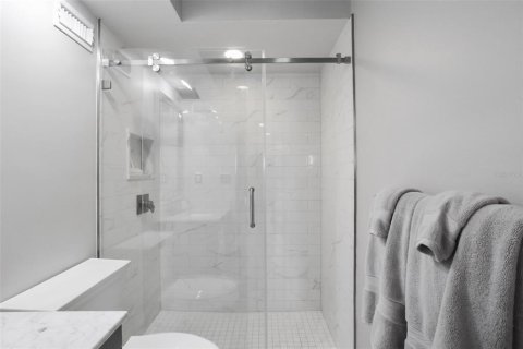 Condo in Longboat Key, Florida, 2 bedrooms  № 1829464 - photo 17