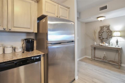 Condo in Longboat Key, Florida, 2 bedrooms  № 1829464 - photo 6