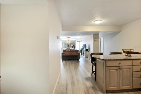 Condo in Longboat Key, Florida, 2 bedrooms  № 1829464 - photo 2