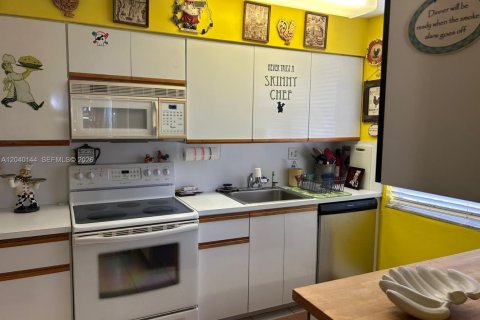 Condo in Lauderhill, Florida, 3 bedrooms  № 2086450 - photo 30