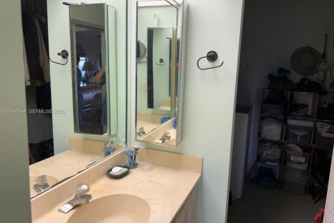 Condo in Lauderhill, Florida, 3 bedrooms  № 2086450 - photo 19