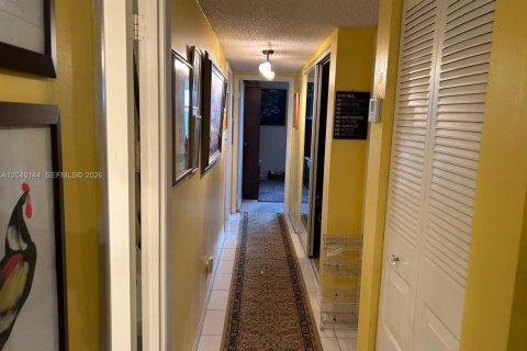 Condo in Lauderhill, Florida, 3 bedrooms  № 2086450 - photo 27