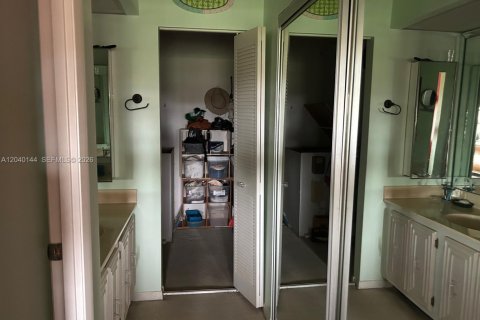 Condo in Lauderhill, Florida, 3 bedrooms  № 2086450 - photo 18
