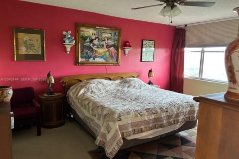 Condo in Lauderhill, Florida, 3 bedrooms  № 2086450 - photo 12