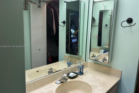 Condo in Lauderhill, Florida, 3 bedrooms  № 2086450 - photo 25