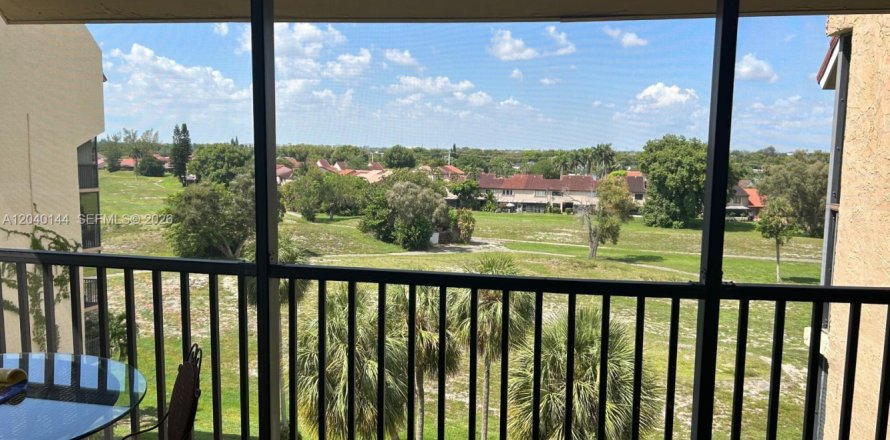 Condo in Lauderhill, Florida, 3 bedrooms  № 2086450