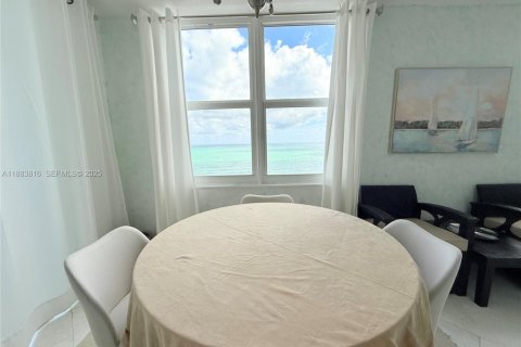 Снять в аренду кондоминиум в Холливуд, Флорида 2 спальни, 164.25м2, № 2077149 - фото 11