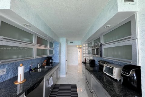Снять в аренду кондоминиум в Холливуд, Флорида 2 спальни, 164.25м2, № 2077149 - фото 18