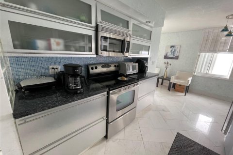 Снять в аренду кондоминиум в Холливуд, Флорида 2 спальни, 164.25м2, № 2077149 - фото 22