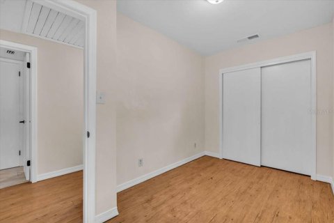 Propiedad comercial en venta en Saint Petersburg, Florida, 10 dormitorios, 390 m2 № 1770900 - foto 12