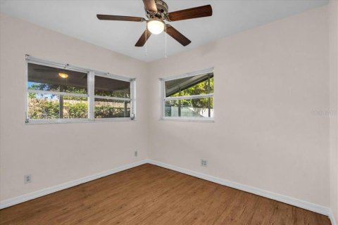 Propiedad comercial en venta en Saint Petersburg, Florida, 10 dormitorios, 390 m2 № 1770900 - foto 23