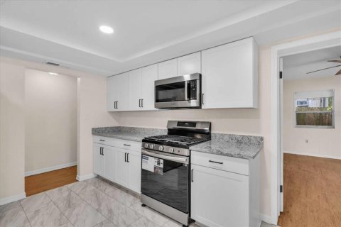 Propiedad comercial en venta en Saint Petersburg, Florida, 10 dormitorios, 390 m2 № 1770900 - foto 11