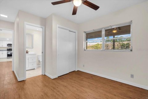 Propiedad comercial en venta en Saint Petersburg, Florida, 10 dormitorios, 390 m2 № 1770900 - foto 22