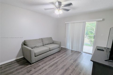 Condominio en venta en Pembroke Pines, Florida, 2 dormitorios, 108.32 m2 № 1611134 - foto 13