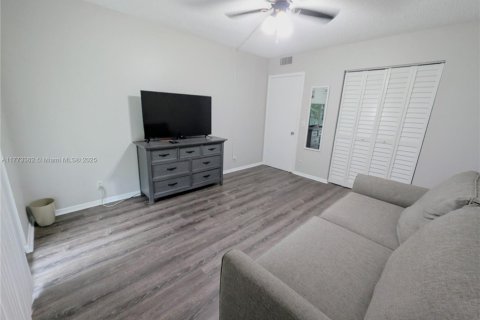 Condominio en venta en Pembroke Pines, Florida, 2 dormitorios, 108.32 m2 № 1611134 - foto 15