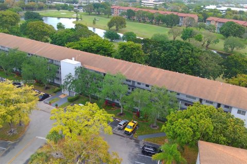 Condominio en venta en Pembroke Pines, Florida, 2 dormitorios, 108.32 m2 № 1611134 - foto 4