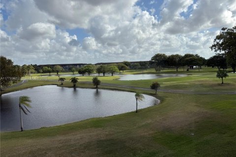 Condominio en venta en Pembroke Pines, Florida, 2 dormitorios, 108.32 m2 № 1611134 - foto 29