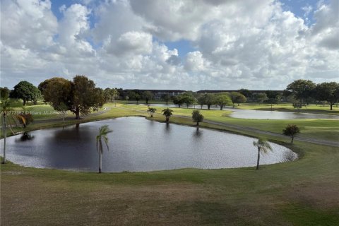 Condominio en venta en Pembroke Pines, Florida, 2 dormitorios, 108.32 m2 № 1611134 - foto 5