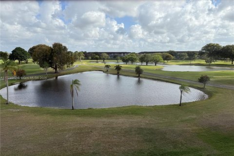 Condominio en venta en Pembroke Pines, Florida, 2 dormitorios, 108.32 m2 № 1611134 - foto 27