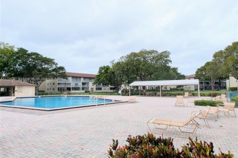Condominio en venta en Pembroke Pines, Florida, 2 dormitorios, 108.32 m2 № 1611134 - foto 25
